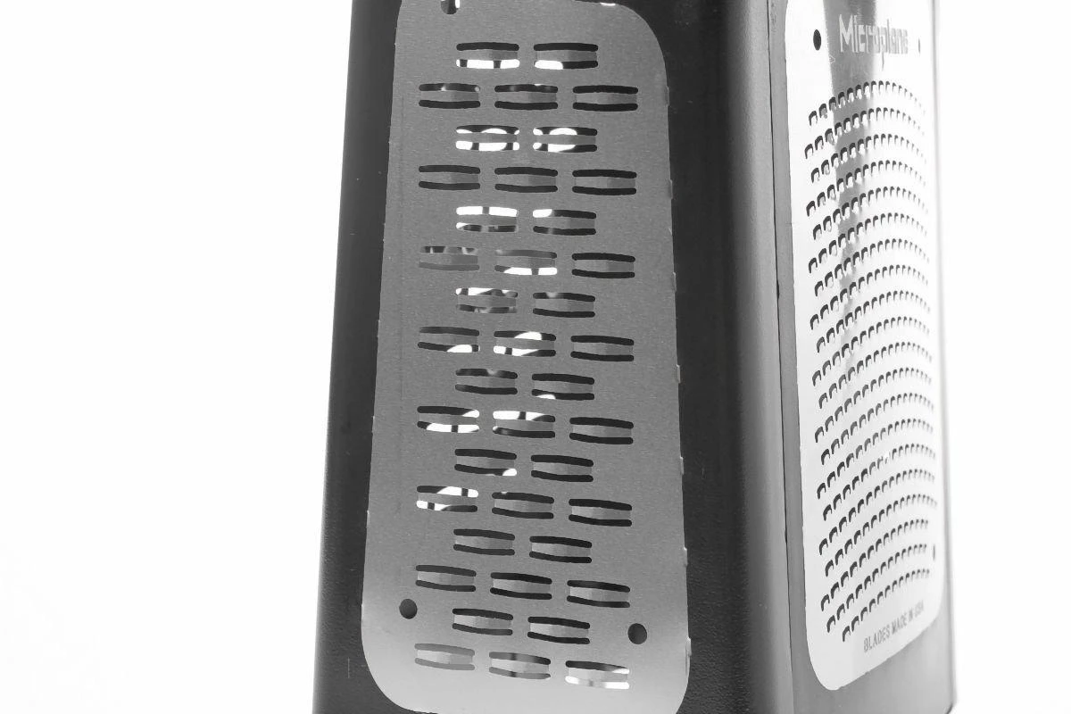 Microplane 4 Faces Râpe Box Grater Noire 6 Microplane 4 Faces Râpe Box Grater Noire – Image 4