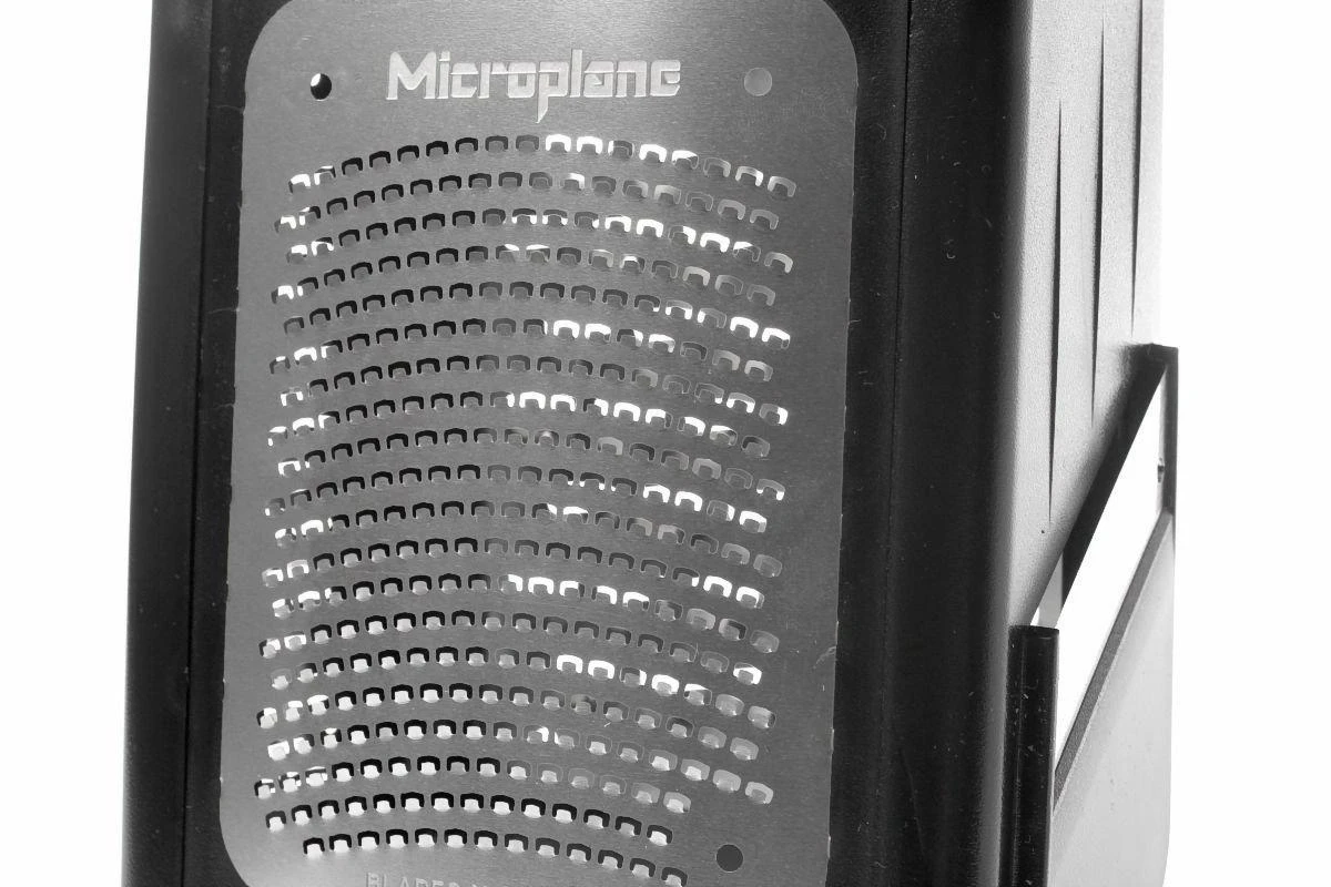 Microplane 4 Faces Râpe Box Grater Noire 7 Microplane 4 Faces Râpe Box Grater Noire – Image 5